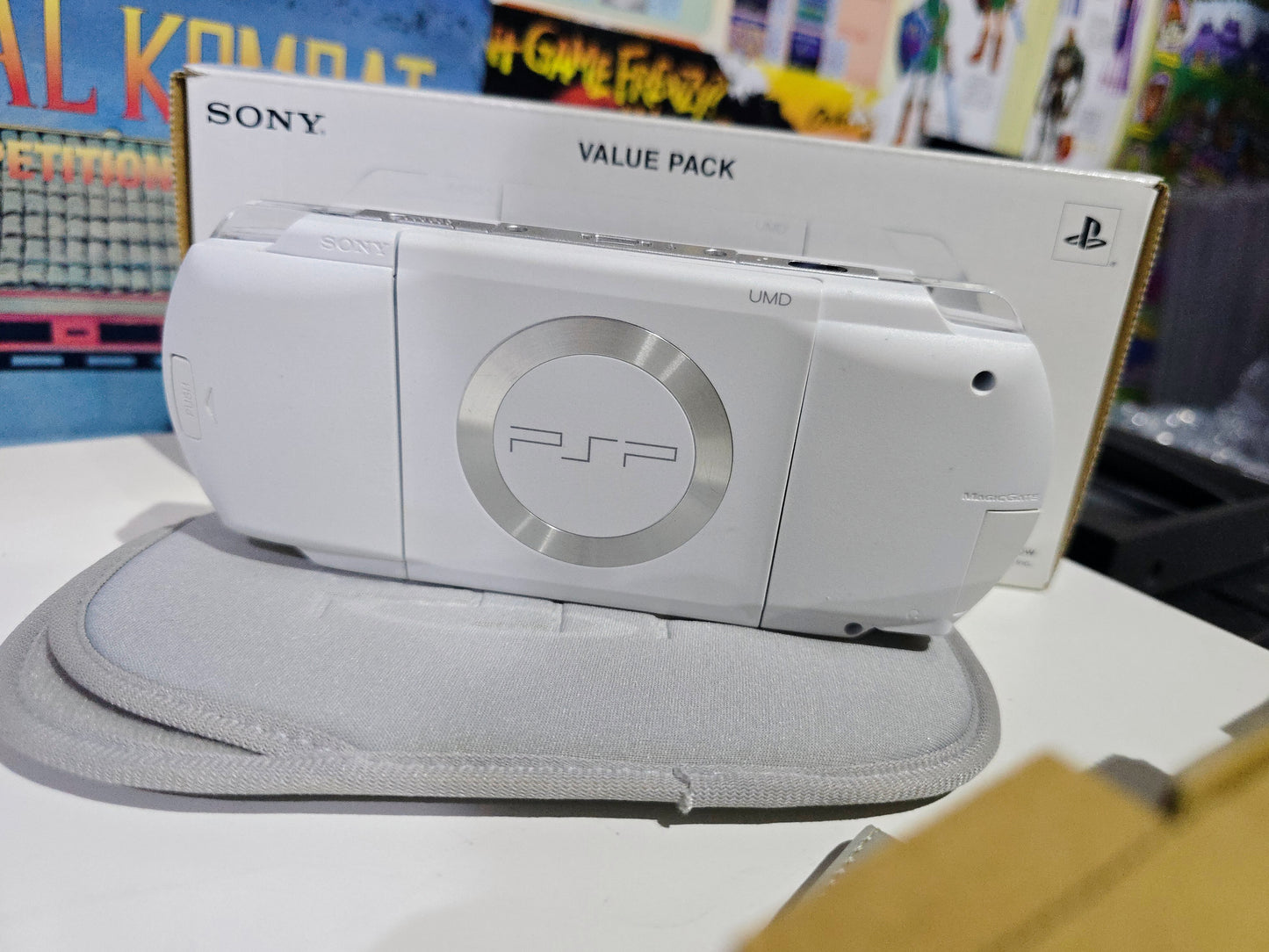 PSP (MODEL 1000)(Complete in Box)(White)